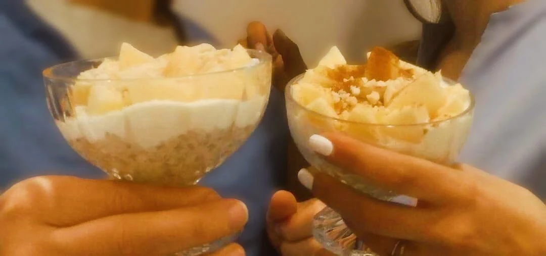 Due ragazze con la loro Super Colazione realizzata al Laboratorio